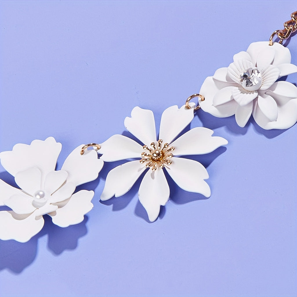Elegant French-Inspired Flower Chain Necklace: Perfect for Everyday Wear and Beach Getaways